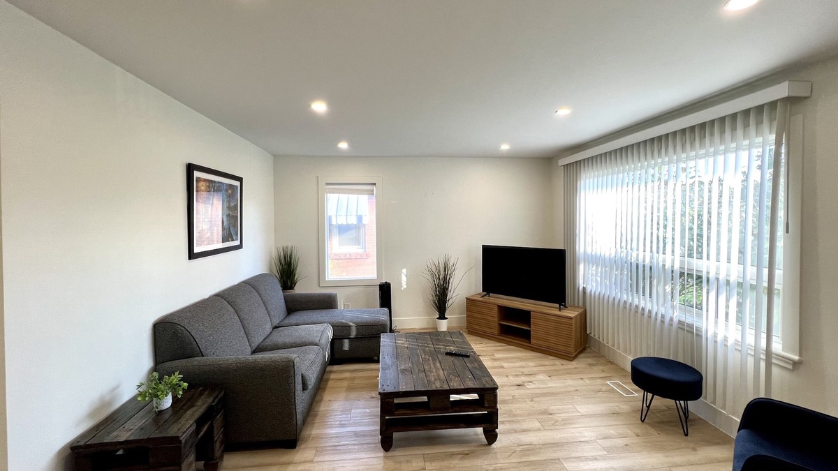 Hamilton Apartment | Cheryl Duplex-Upper Level