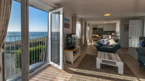 Bridport Apartment | Chesil Beach Lodge Burton Bradstock Dorset DT64RJ