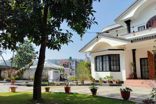 Changunarayan Ski Chalet | Chessboard villa Bar and restaurant