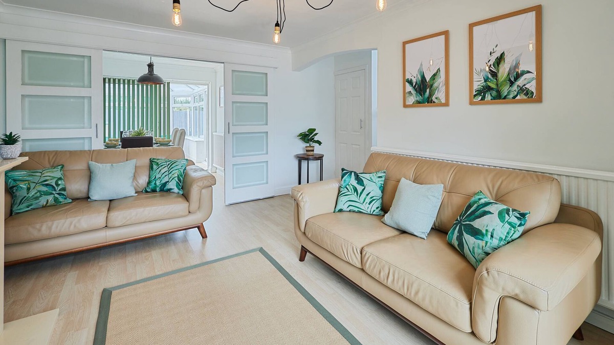 Blacon House | Chester home only 2km from famous Races and Roman City, sleeps 6 by Restfully