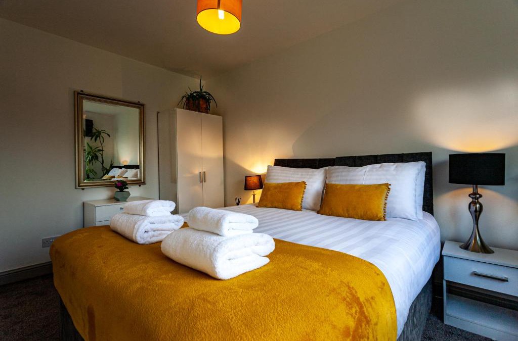 Chorlton-by-Backford House | Chester Zoo Family Retreat