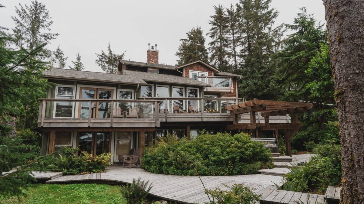 Tofino House | Chesterman on the Point - Beachfront
