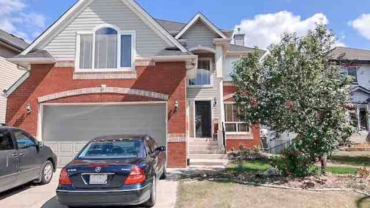 Chestermere House | Chestermere Lake Home, 20 min from YYC Airport.