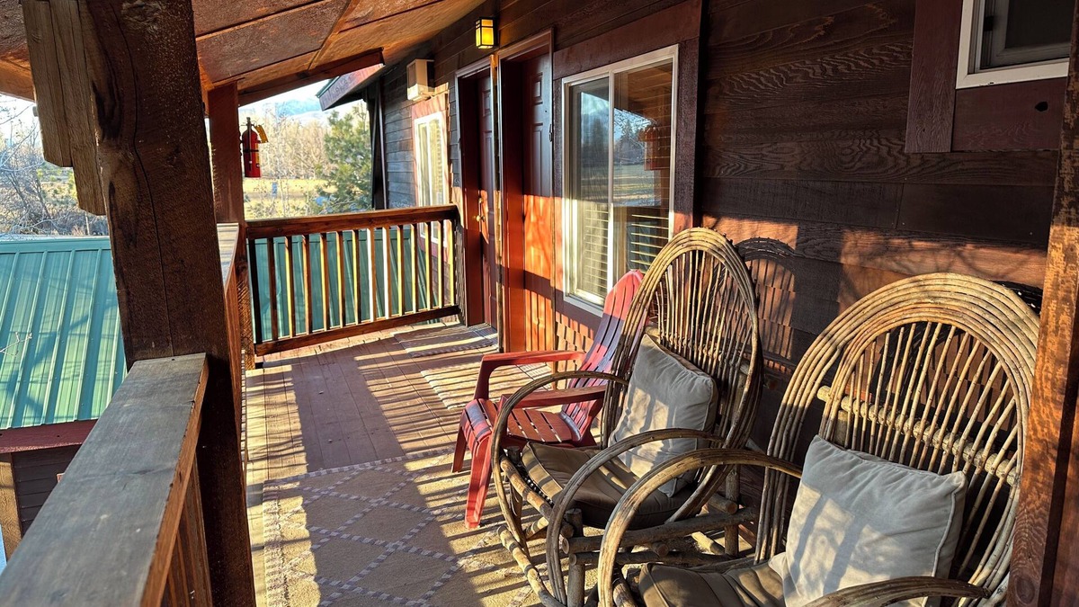 Winthrop Hotel | Chewuch Inn and Cabins