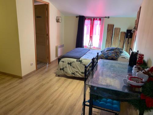 Sainte-Menehould Bed & Breakfast | Chez Franck et Sandra, plein centre ville , 2eme étage