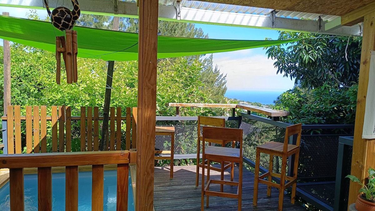 Sainte-Clotilde Villa | Chez HIL R unusual accommodation 20 minutes from the airport, a complete change of scenery