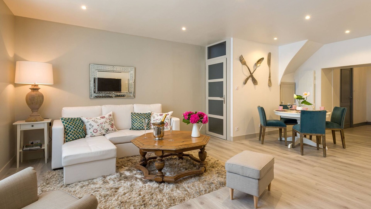 Passenans House | "Chez la Tante Louise" charming private apartment