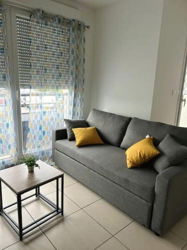 Meyzieu Apartment | Chez Omiala Centre de Meyzieu