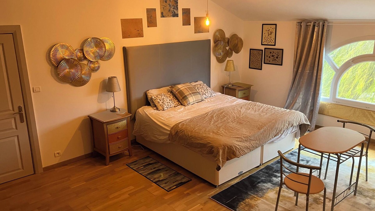 La Pomarede Hotel | Chez PhiL