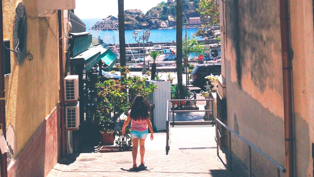 Aci Trezza House | Chibedda Lia - Like a young girl with a beautiful pearl face.