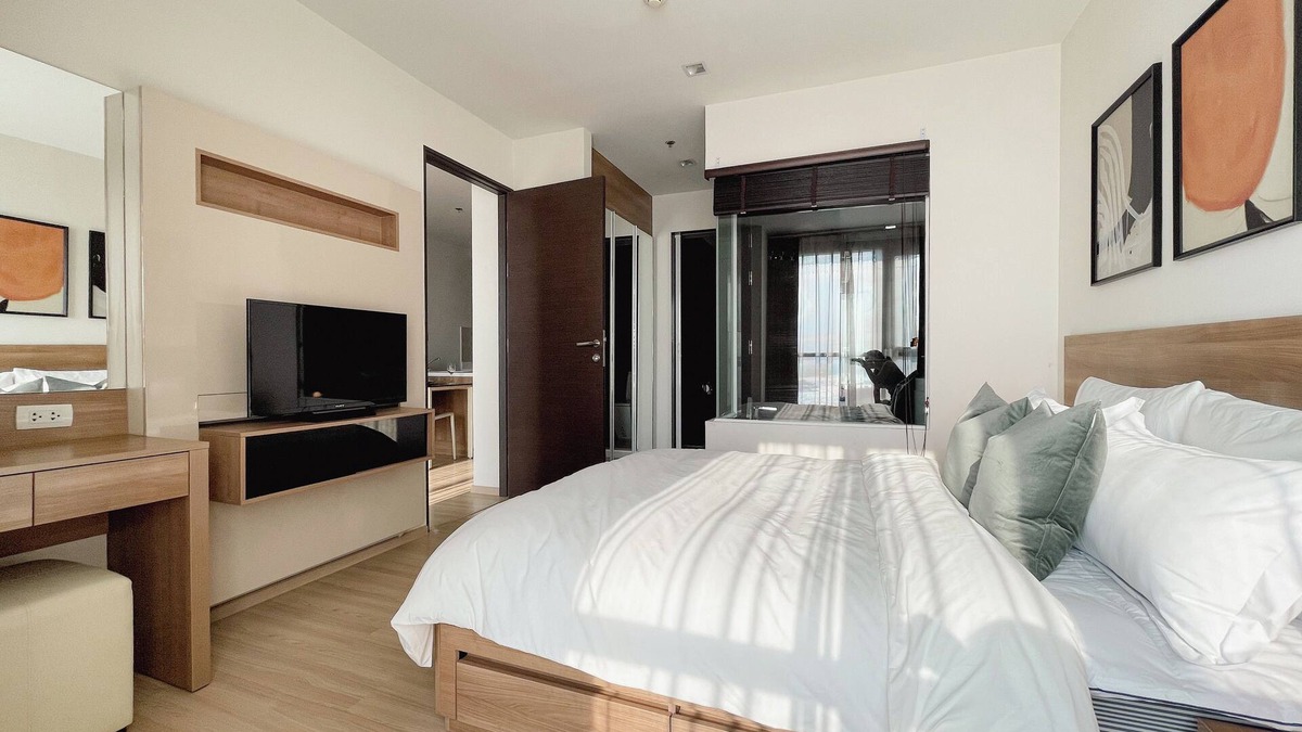 Bang Rak Apartment | Chic 1-bedroom with AC, WiFi, fitness room in vibrant Krung Thep