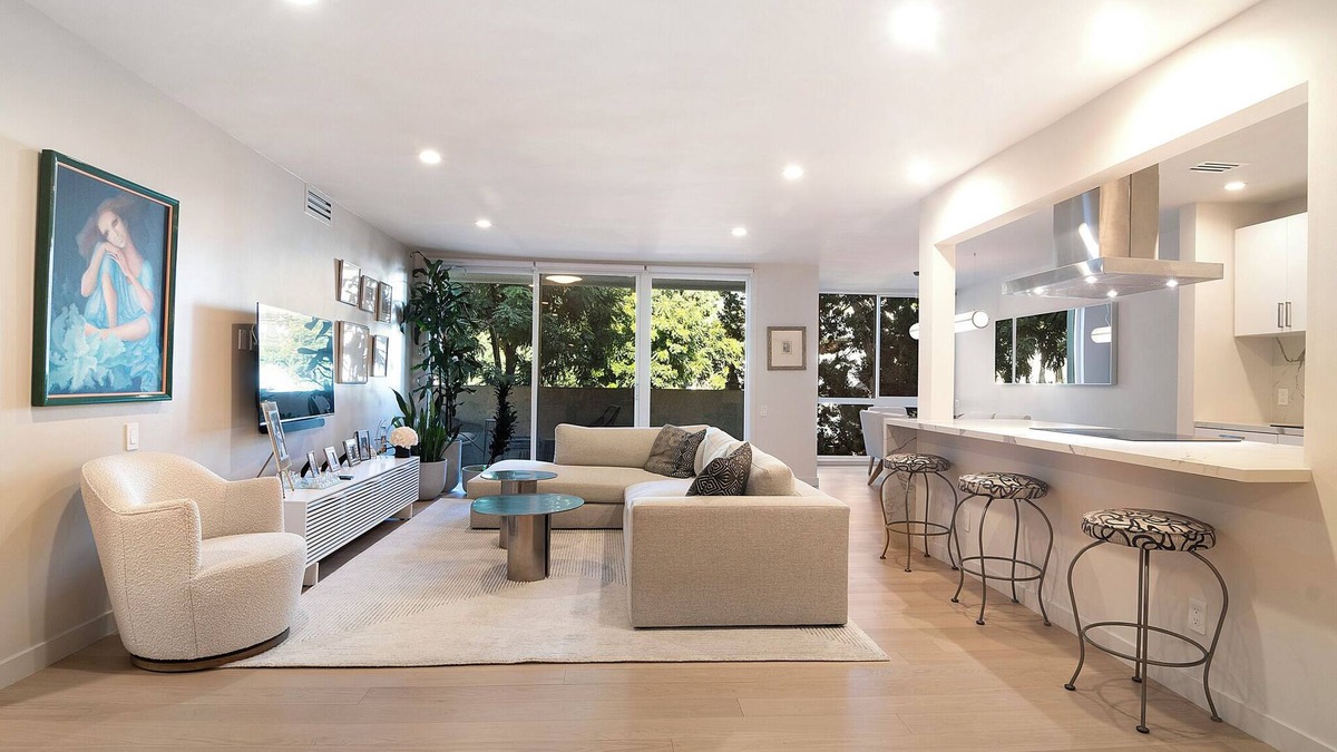 West Hollywood Hotel | Chic 1 Bed/Bath in West Hollywood