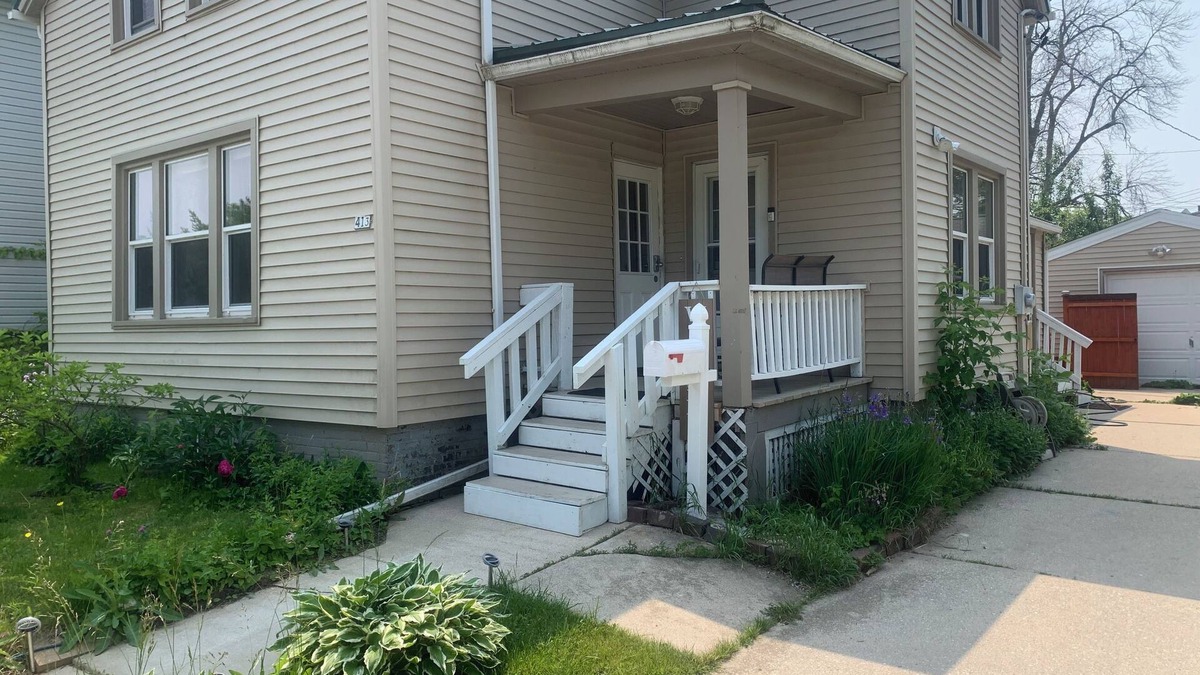 Downtown Apartment | Chic 1-bedroom apartment with WiFi, AC in fabulous Sheboygan