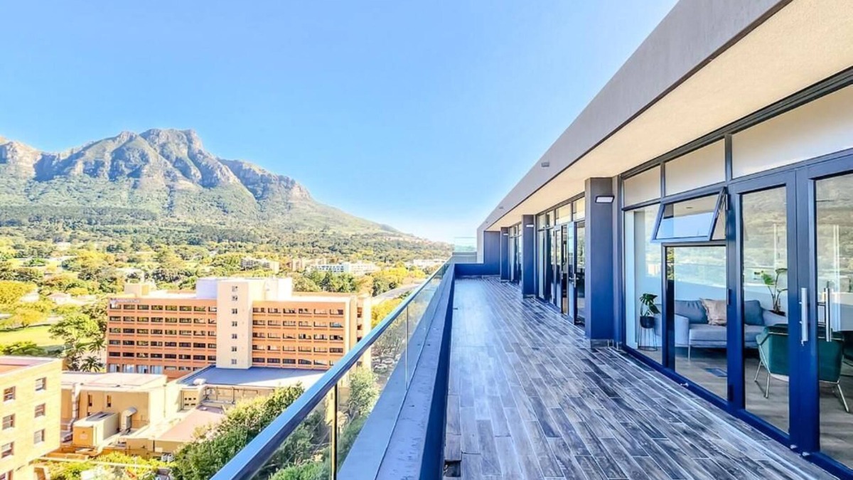 Claremont Apartment | Chic 1-bedroom apartment with WiFi, fitness room in wonderful Cape Town