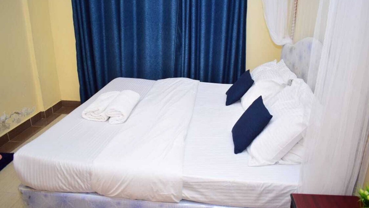 Kileleshwa Apartment | Chic 1-bedroom apartment in Nairobi with fitness room near CBD-Moon valley