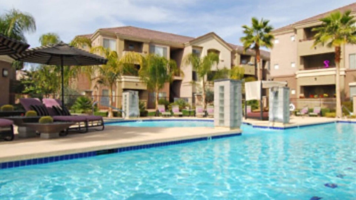 Pepper Ridge Apartment | Chic 1-bedroom apartment in fabulous Phoenix with beautiful pool and BBQs