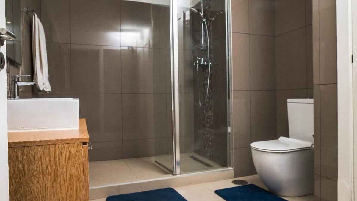 East Legon Apartment | Chic 1-bedroom apartment with fitness room and AC in vibrant Accra