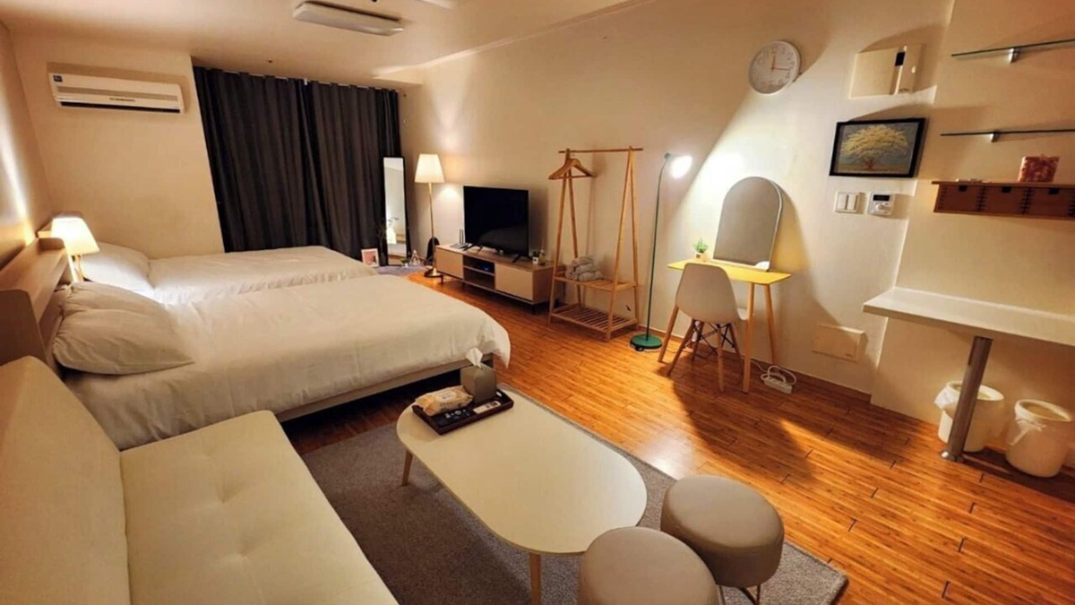 Yeoksam Apartment | Chic 1-bedroom apartment with WiFi, AC in phenomenal Seoul
