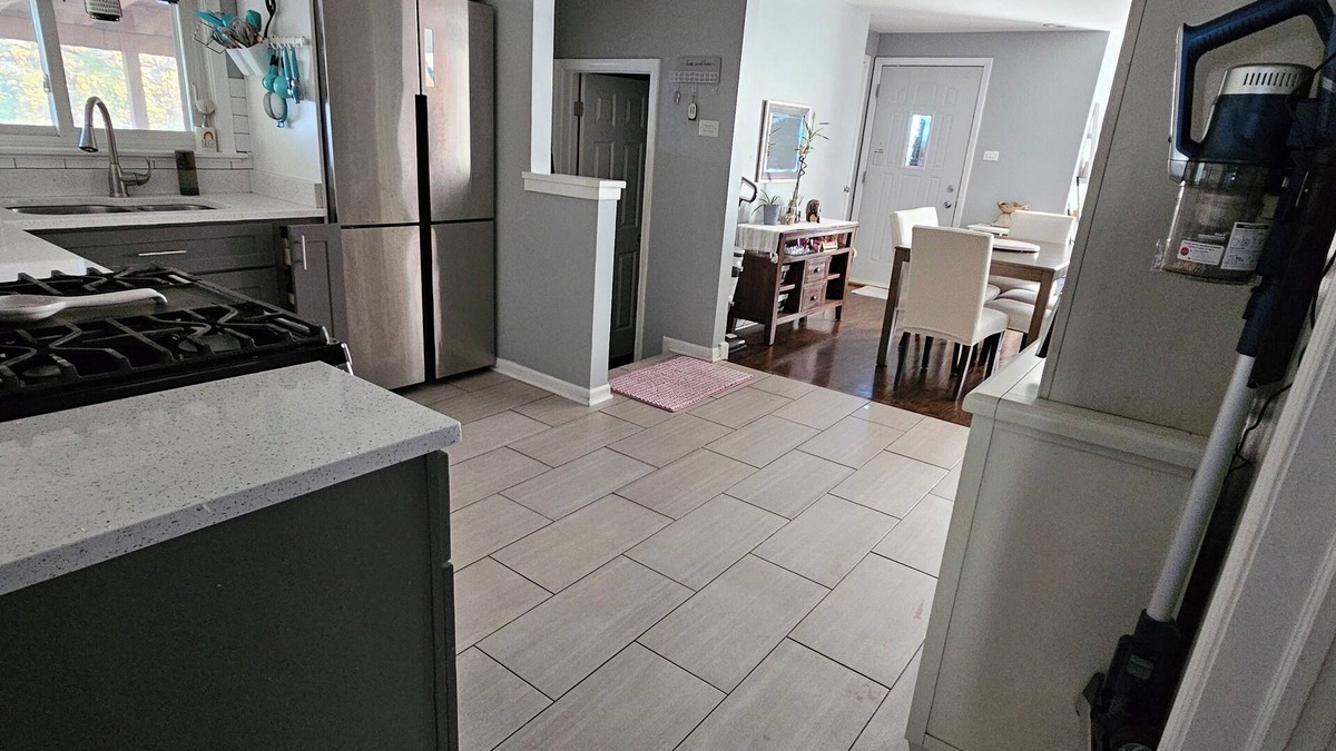 East Side House | Chic 1-bedroom bungalow in fantastic Chicago with WiFi, AC