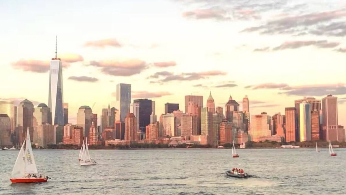 Harsimus Cove Apartment | Chic 1-bedroom in vibrant Downtown Jersey City - 5 minutes walk to subway