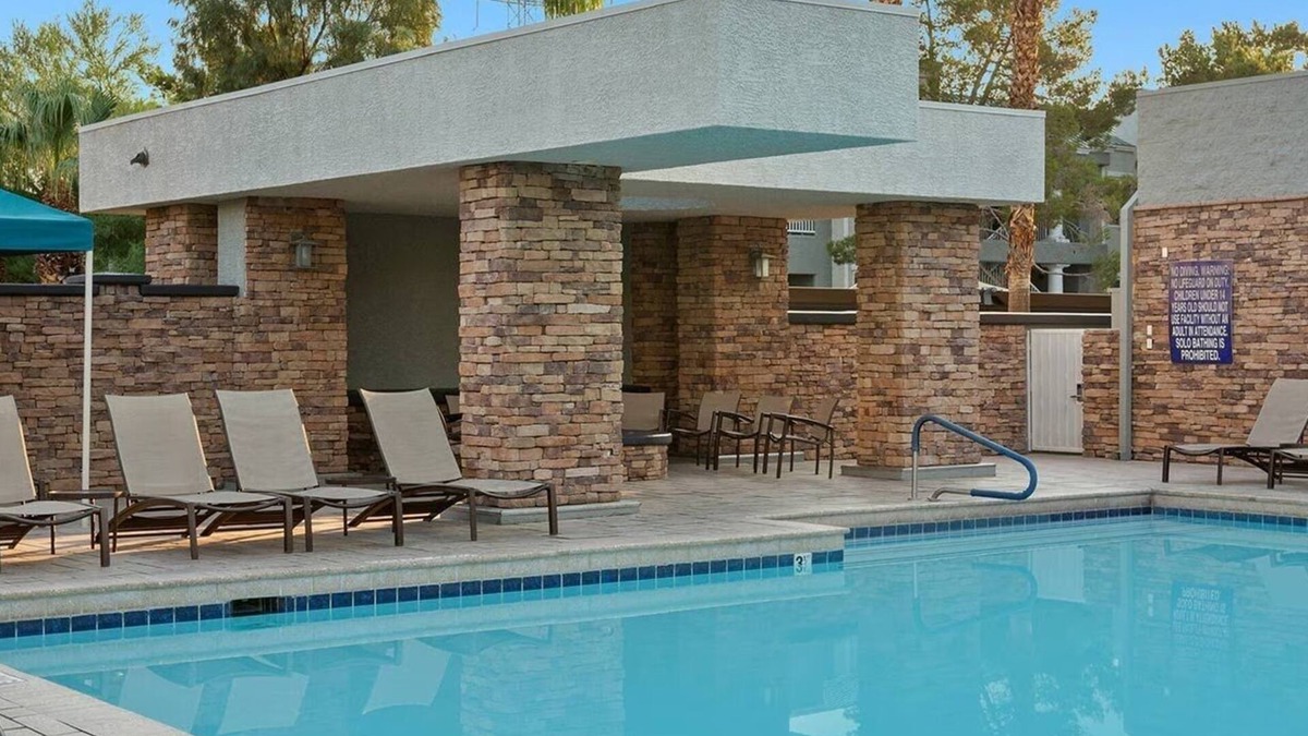 Las Vegas Resort | Chic 1-bedroom resort with Pool & fitness room, Shuttle service to the Strip