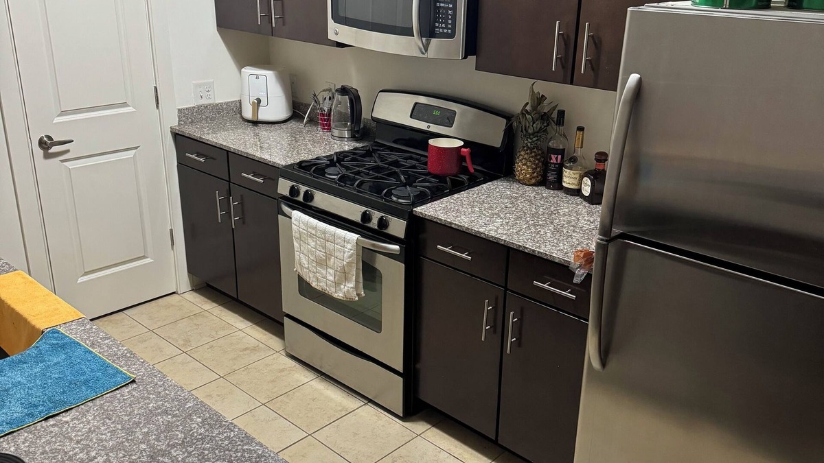 Constable Hook Apartment | Chic 1-bedroom with fitness room, WiFi in cool Bayonne.