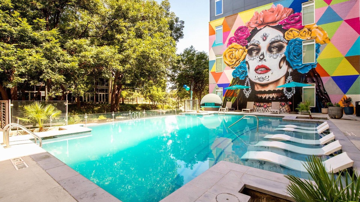 Downtown San Antonio Apartment | Chic 1-bedroom with AC, WiFi, Gym, King Bed in Downtown San Antonio
