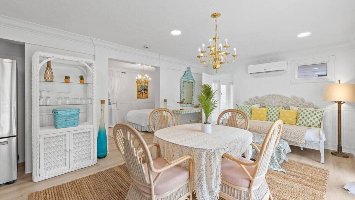 Biggar Apartment | Chic 1 BR private poolside suite sleeps 4