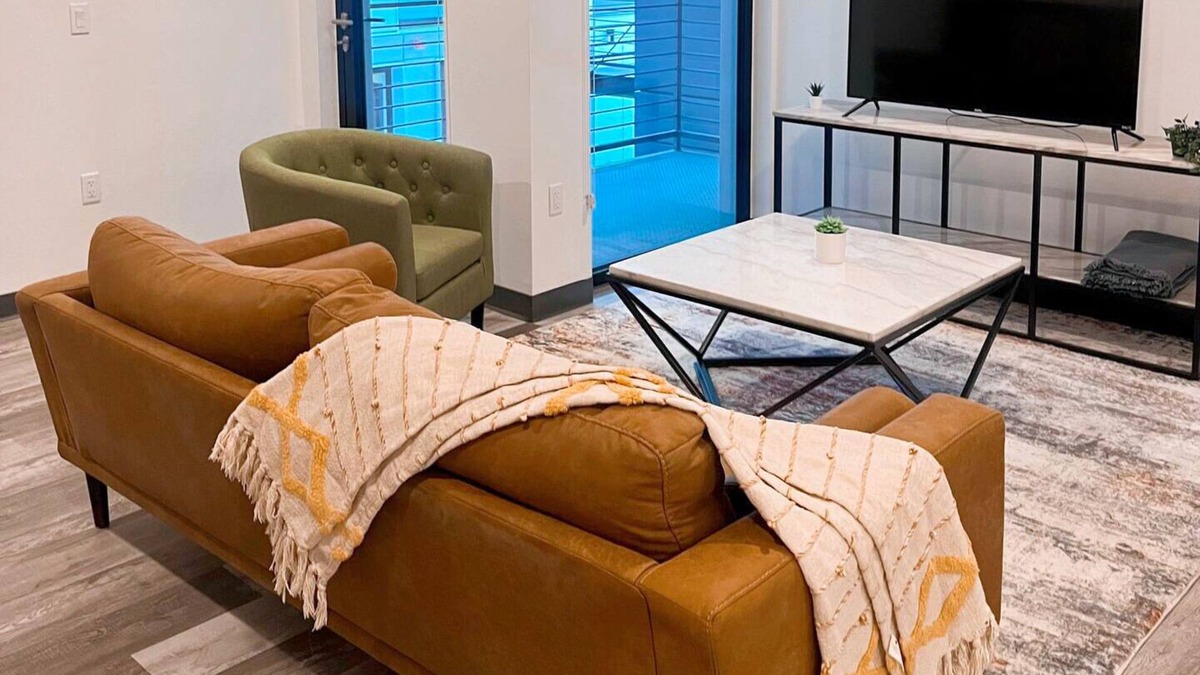 Lincoln Park Apartment | Chic 1BR Art District Hideout