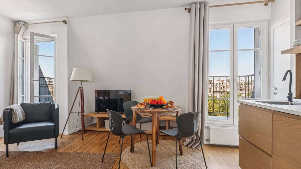 Enfants-Rouges Apartment | Chic 1BR in the Heart of Le Marais - Bretagne