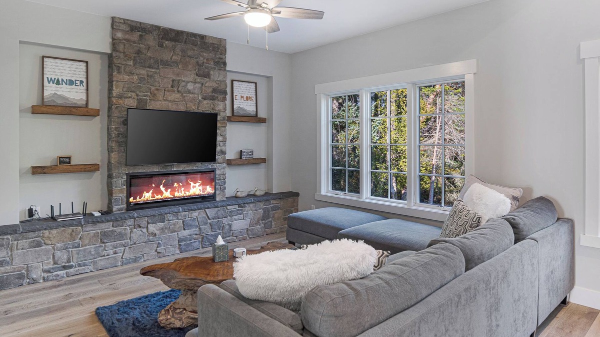 Friday Harbor Condo | Chic 2 bed/2 bath Condo backing UW Labs preserve in enchanting Friday Harbor