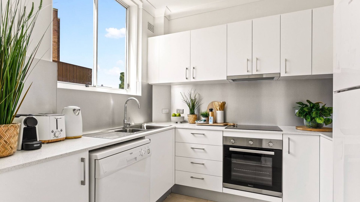 Neutral Bay Apartment | Chic 2-Bed Apartment Near City CBD