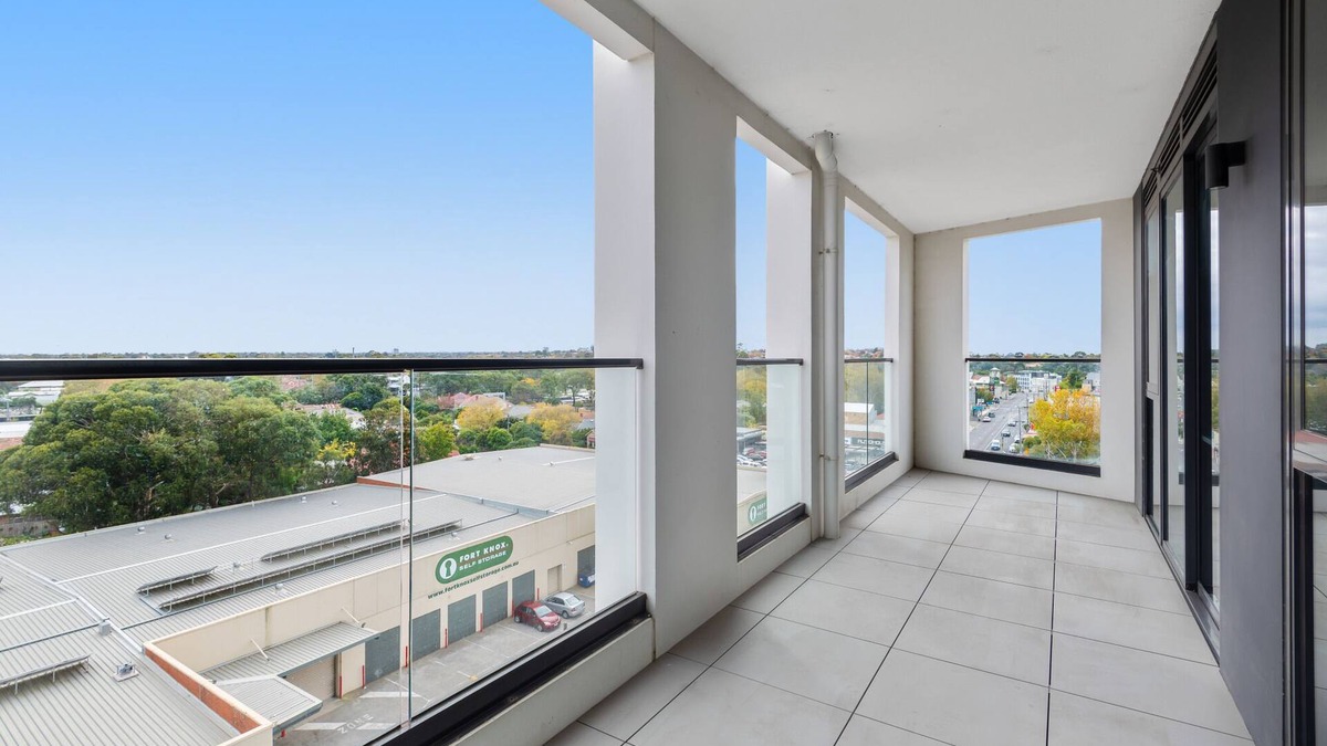 Alphington Apartment | Chic 2-Bed by Natural Trails with Pool & BBQ