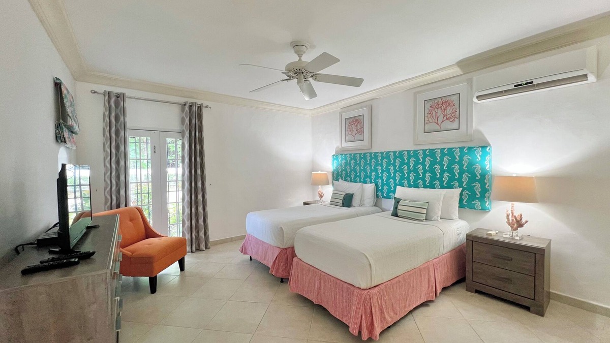 Porters Resort | Chic 2 bedroom 2 bathroom groundfloor beachfront unit, pool tennis WiFi GB110