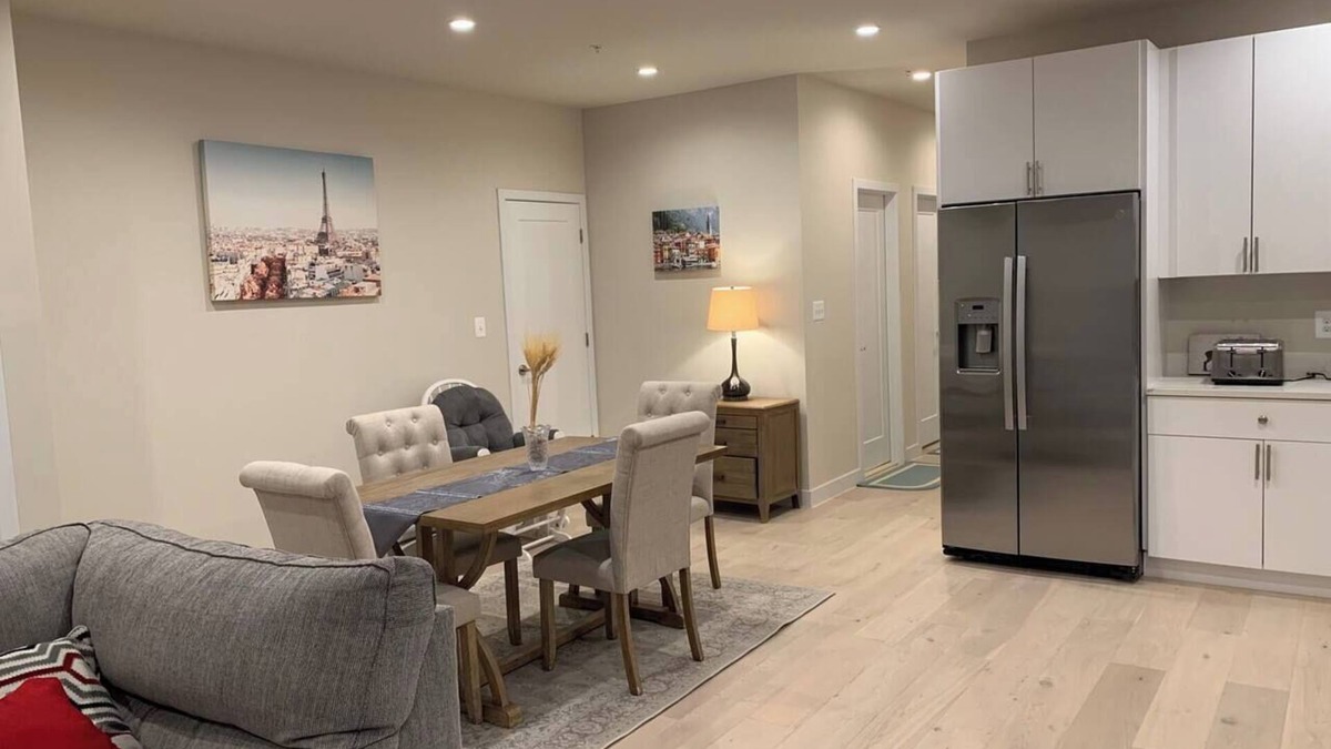 Washington Apartment | Chic 2-Bedroom apartment-Private Entrance & Wi-Fi