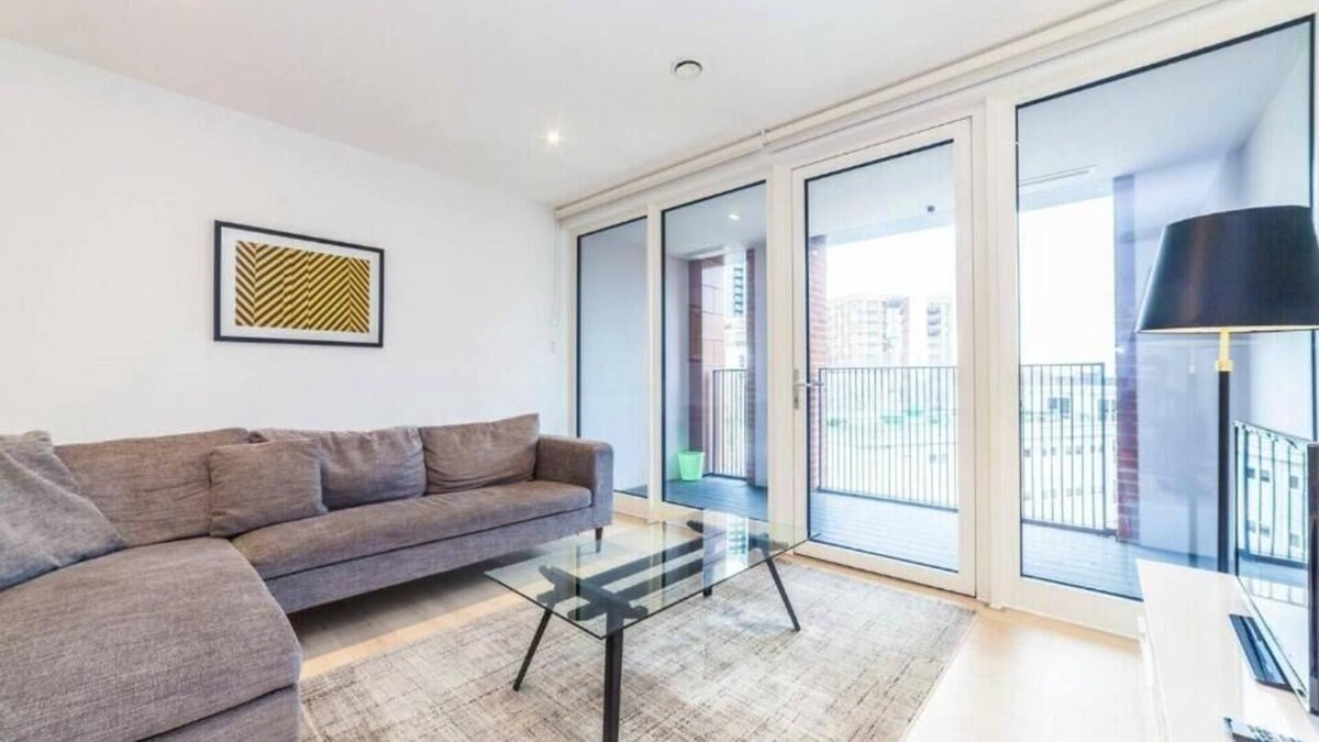 Evelyn Apartment | Chic 2-Bedroom Apartment in Canada Water, London - Stylish Retreat River Thames