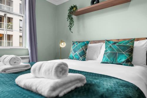 Whitechapel Apartment | Chic 2 Bedroom Apartment near Liverpool Street by Gold Stays