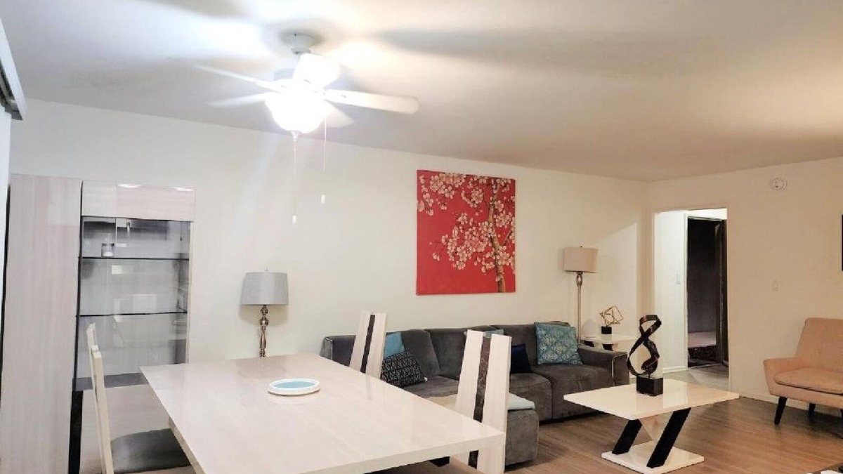 West Los Angeles Hotel | Chic 2-bedroom Residences with WiFi, AC in lovely Los Angeles