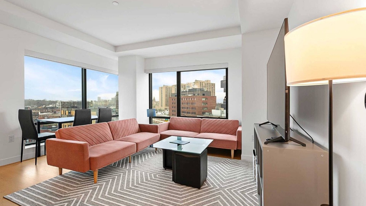 Fenway–Kenmore Apartment | Chic 2BR/2BA Retreat in the Heart of Fenway Parkn