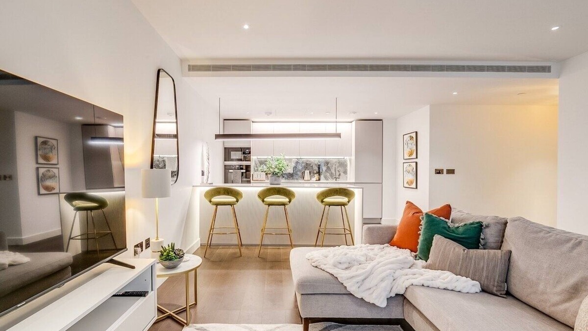 White City Apartment | Chic 2BR 2Bath Balcony Walk to Westfield Mall