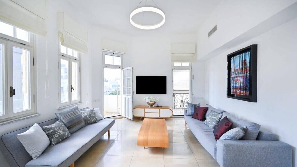 Tel Aviv City Center Apartment | Chic 2BR Apartment close to the beach by HolyGuest