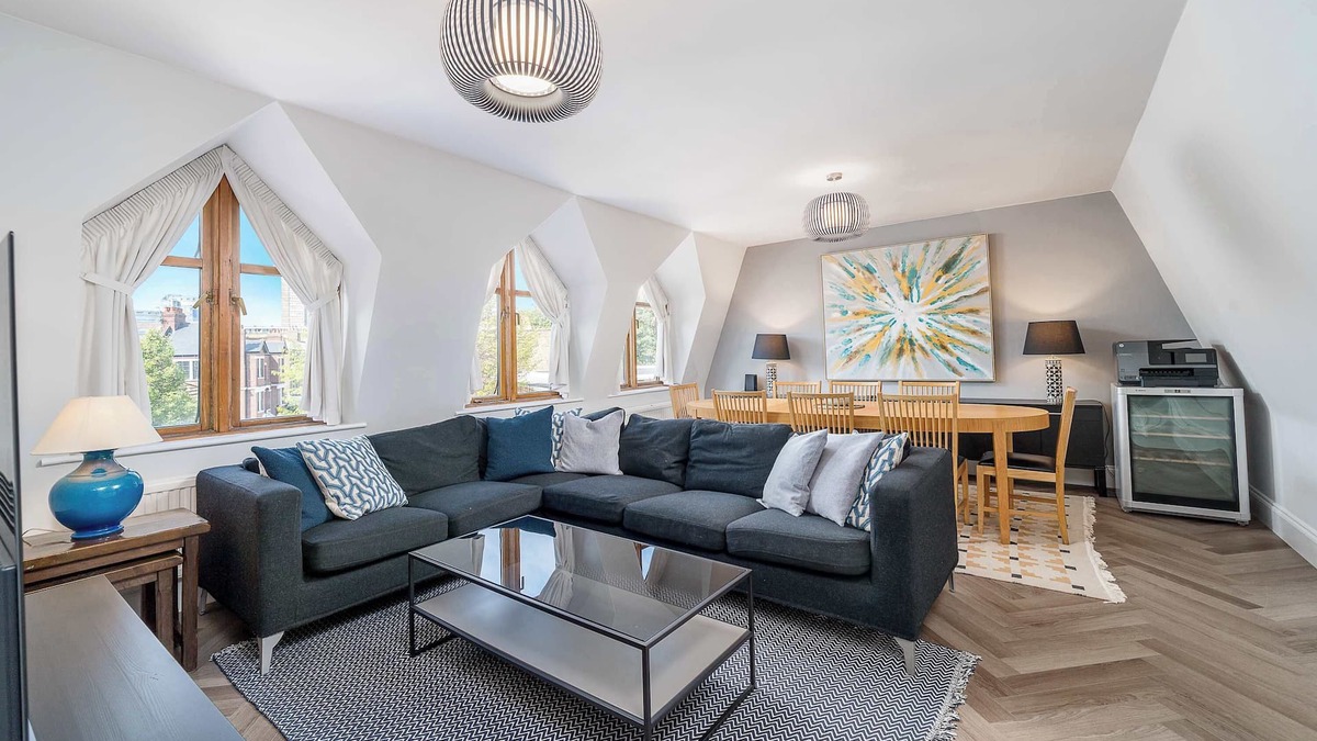 St. Mary's Park Apartment | Chic 2BR Battersea Flat - Terrace & Pet-Friendly