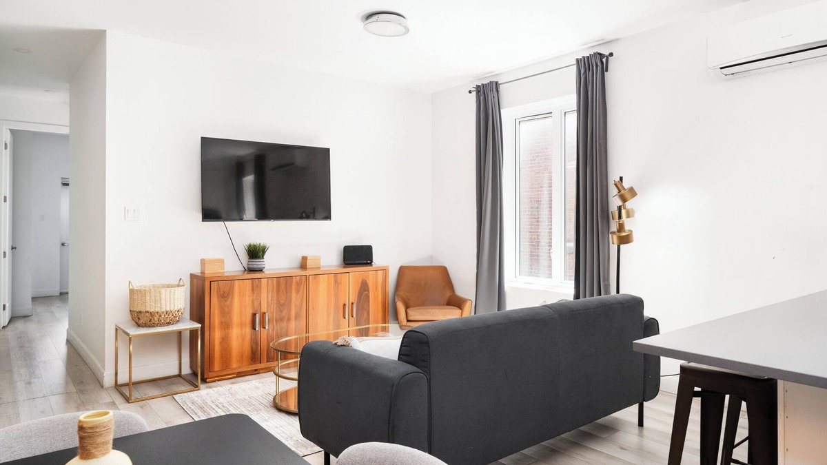 Mile End Apartment | Chic 2BR Retreat in Trendy Mile End | Plateau