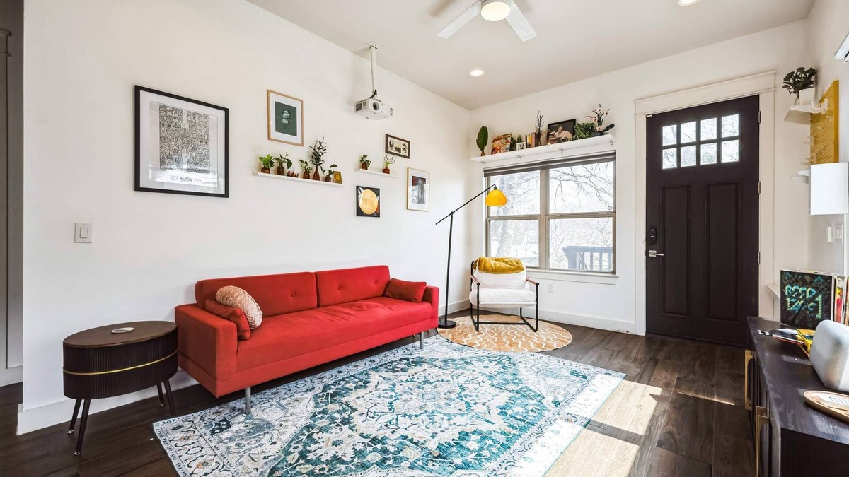 Chestnut House | Chic 3 BDR for 5, Minutes From Downtown Austin!