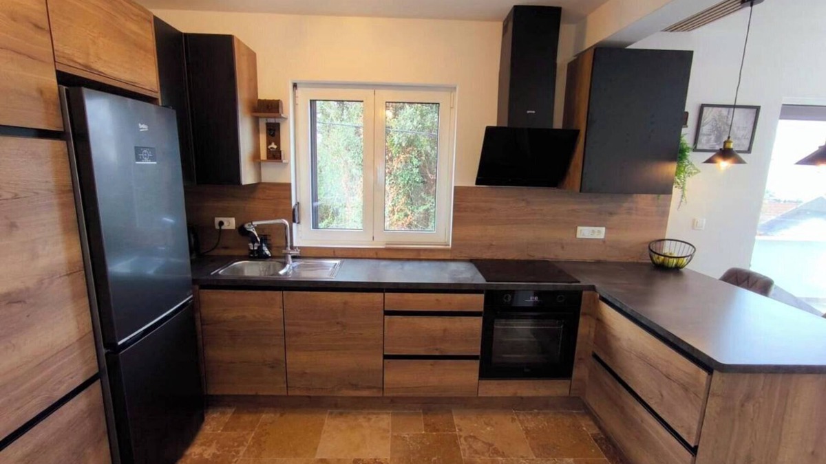 Kunje Apartment | Chic 3-bedroom apartment with WiFi, AC in cool Kunje
