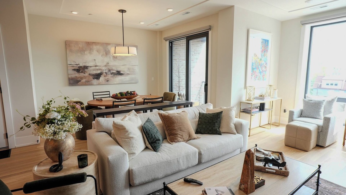 Lakeview Condo | Chic 3-Bedroom Condo in Lakeview Central. Private Rooftop, City & Ballpark Views