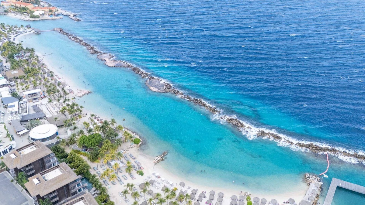 Marie Pampoen Apartment | Chic 3BR Apartment Mambo Beach Area Stay