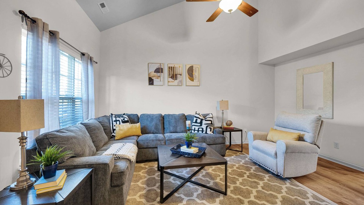 Northeast Raleigh House | Chic 3BR Townhome Next to Neuse River Trail - 1 Min Walk