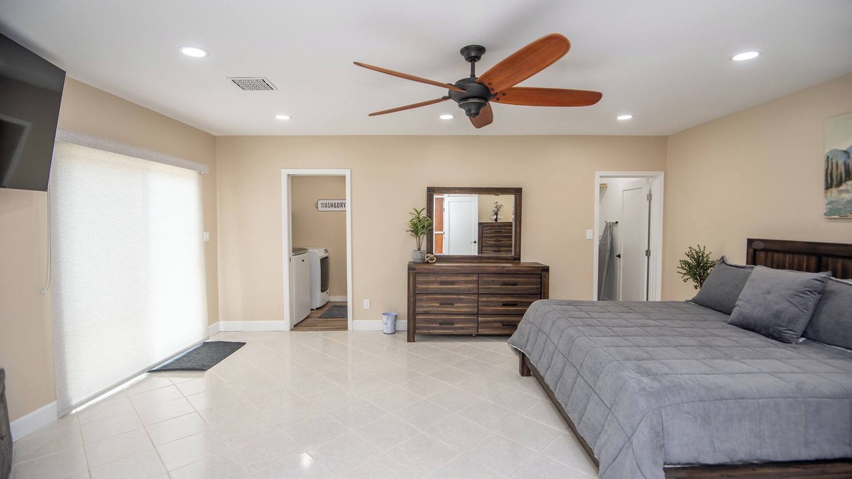 Yuma Townsite House | Chic 4-Bed Mid-Century: Arizona Getaway for your family/group