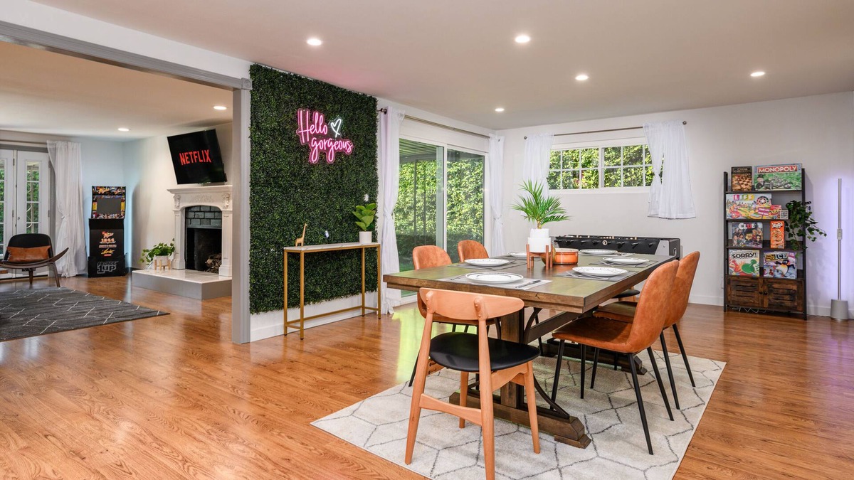 Placentia House | Chic 4BR Entertainer / Arcade / CLOSE to Disney